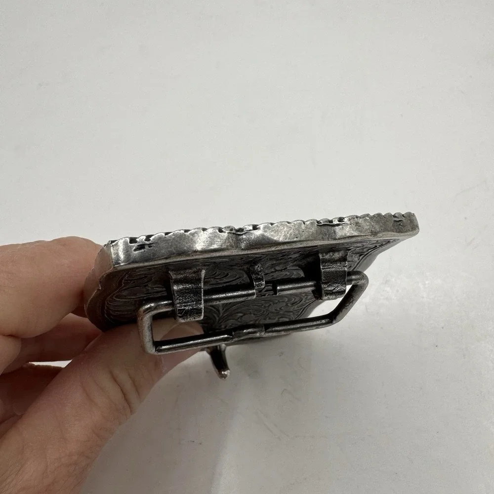 Montana Silversmiths waving american